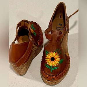 Mexican leather shoes with Embroidered flowers SZ 6 Méx 23